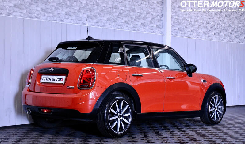 MINI HATCH