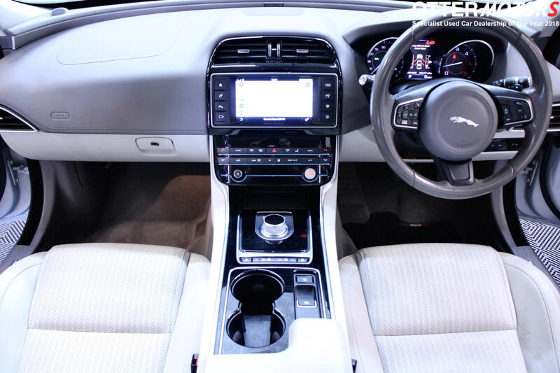 JAGUAR XE