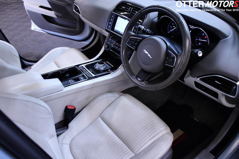 JAGUAR XE