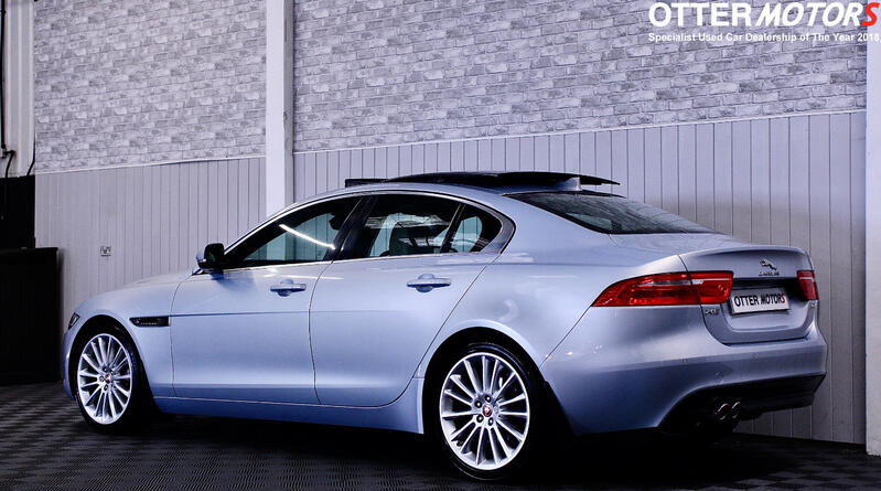 JAGUAR XE