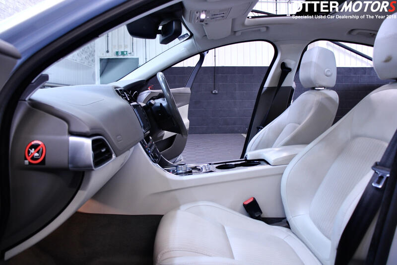 JAGUAR XE