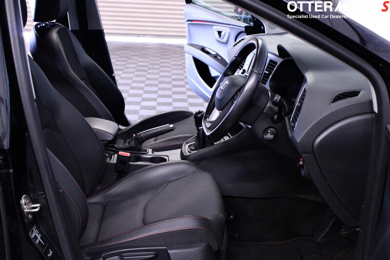 SEAT LEON